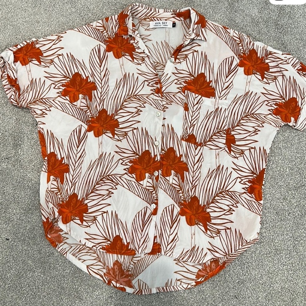 Ava Sky button up blouse top
Cream/Orange